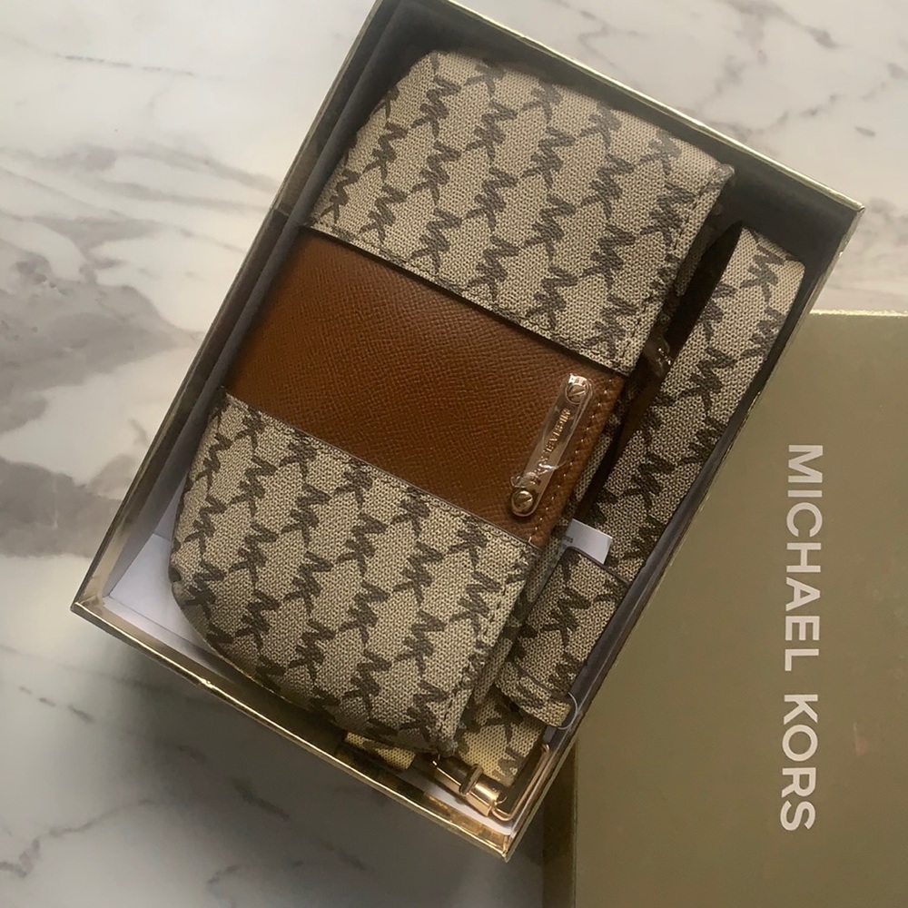 Brand New (Tags On) Michael Kors Belt Purse!